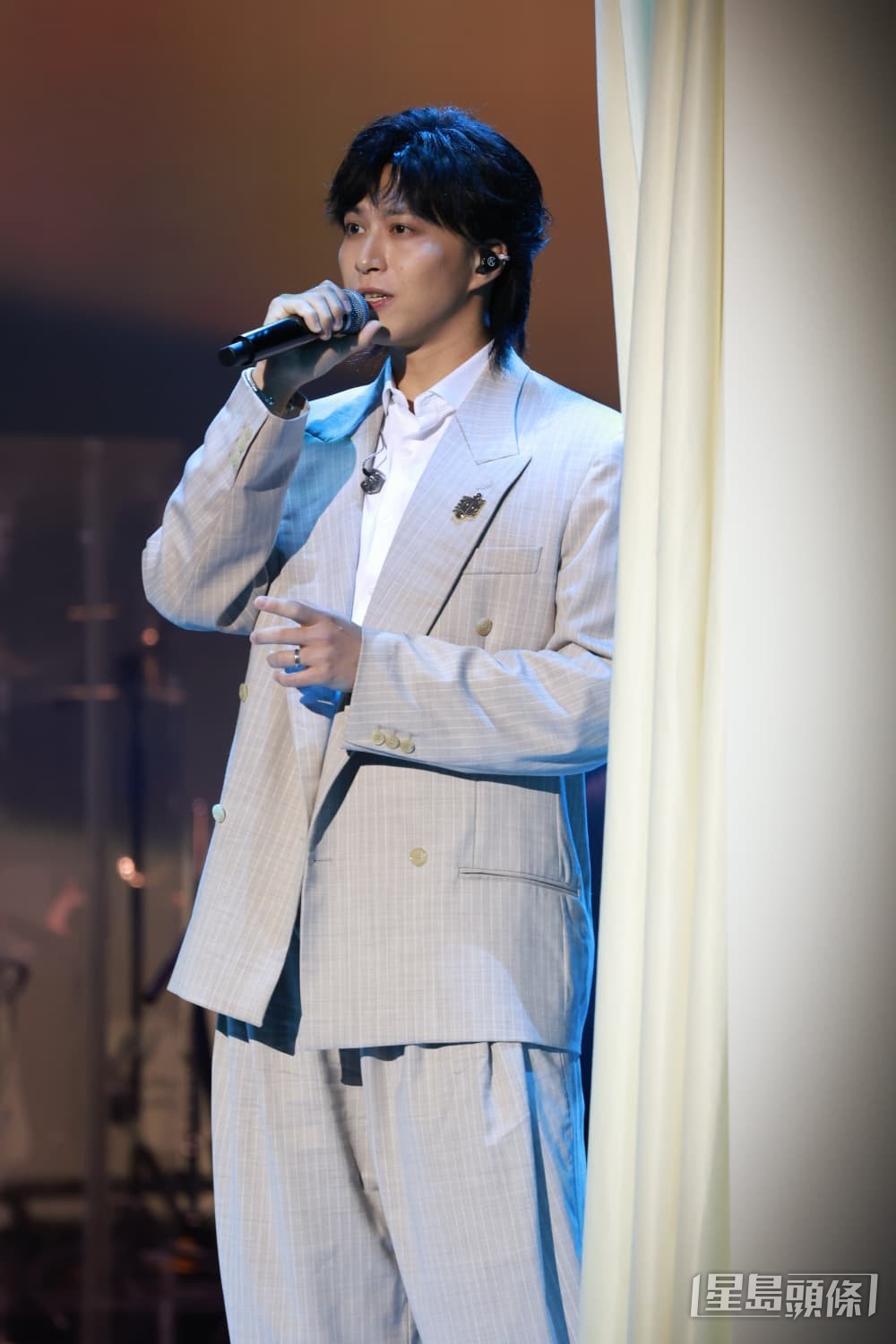 吳業坤在港台十大中文金曲頒獎禮中獲獎。