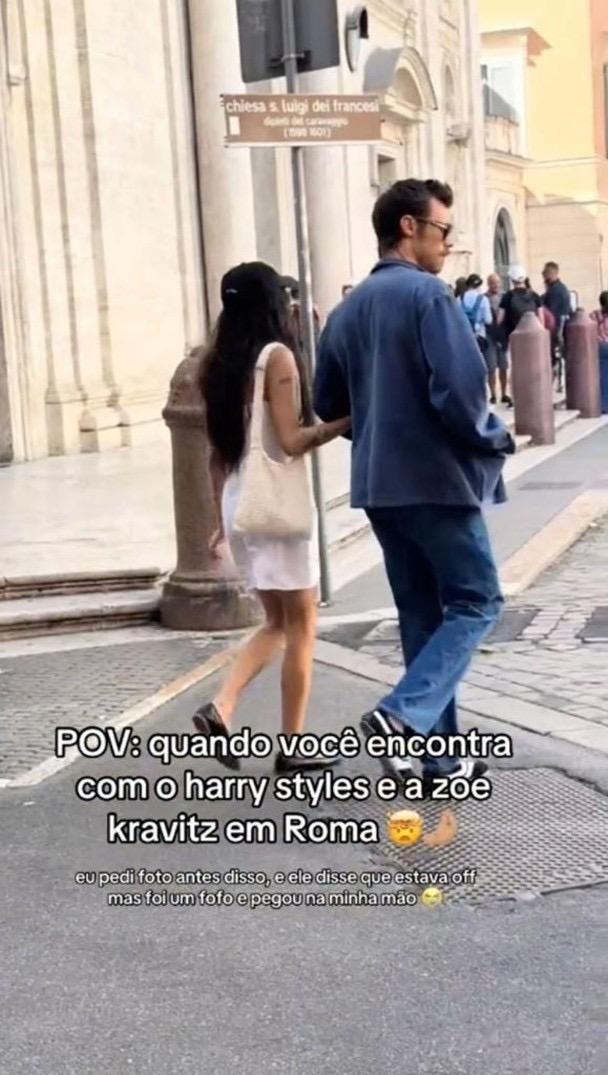 去年八月，兩人於羅馬撓手約會被拍，戀情因而曝光。