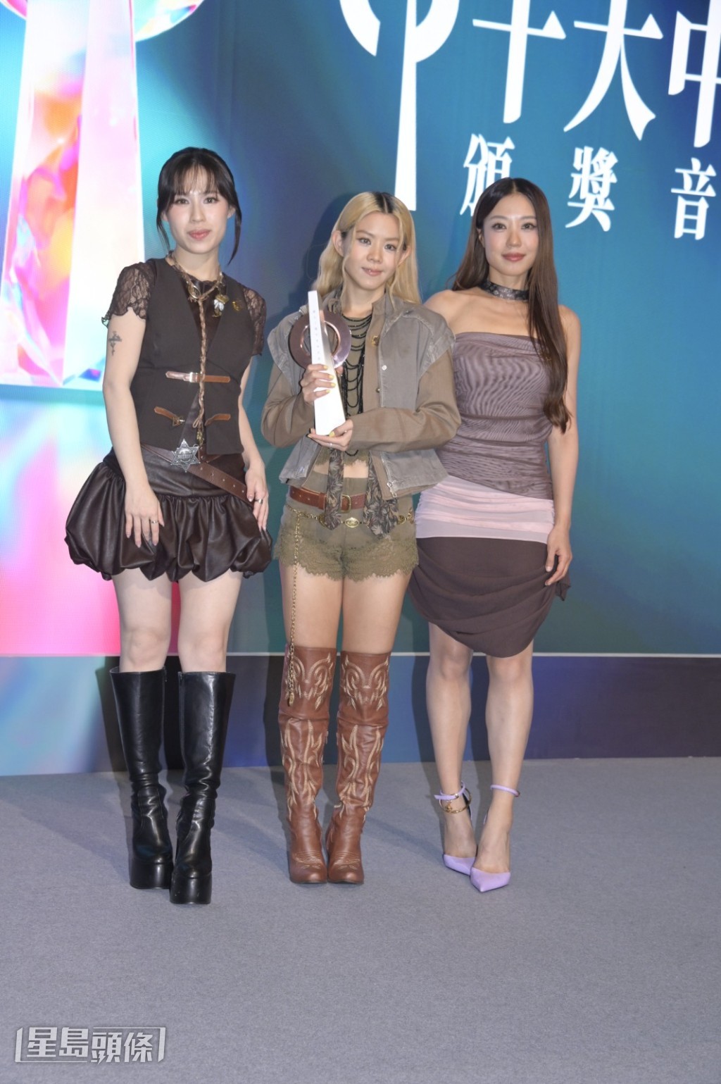 她們受訪時表示，因工作日程問題，很多場合也難以全員出席。