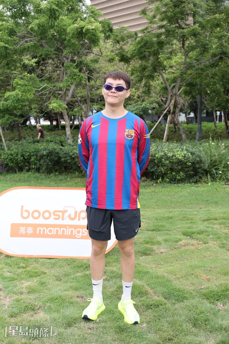 他每星期跑步兩次，並認為運動最重要是避免受傷。