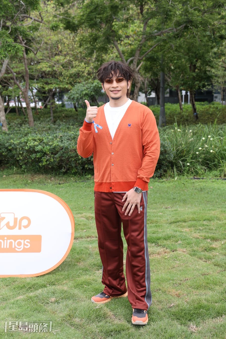 由於腳部有舊患，醫生建議他多游泳及踏單車來鍛煉大腿肌肉。