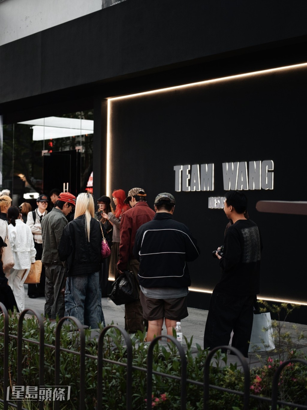 配合COOKIES 7發布，TEAM WANG design於4月25日至5月10日在上海JULU758設立限時概念空間。