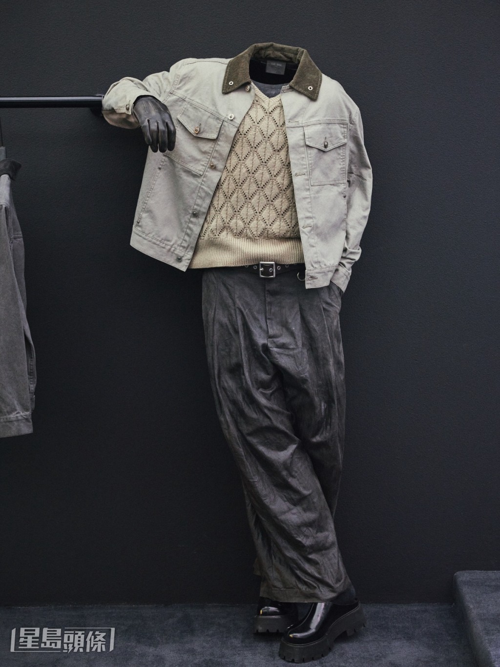 設計延續了品牌一貫的克制風格與結構感。