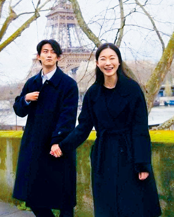 澤演昨娶圈外女友，其2PM隊友齊人出席並唱祝歌。