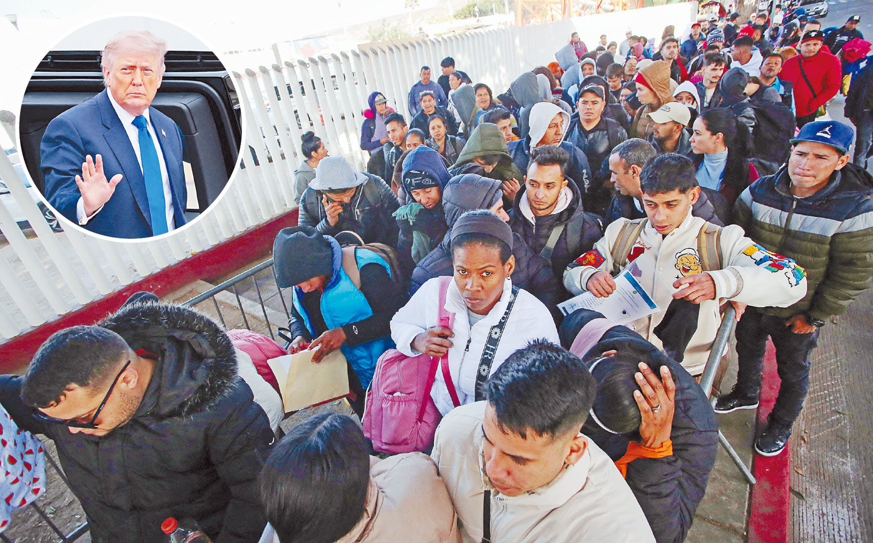 特朗普（圓圈圖）去年就職典禮當天，簽署公告限制庇護申請。圖為墨西哥移民們聚集在邊境口岸，等待放行。路透社資料圖片