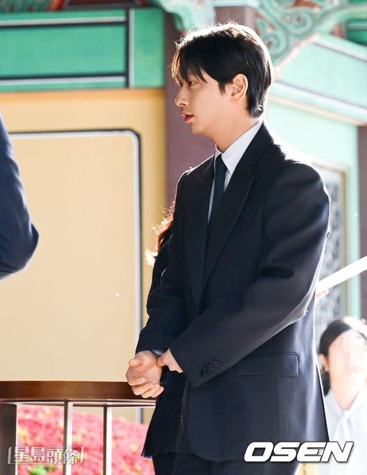 黃燦盛擔任婚禮主持，身為隊中首位人夫的他表示願意與澤演分享經驗。