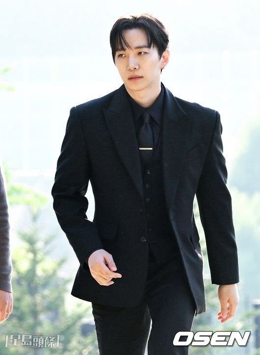 已成功轉型為當紅小生的李俊昊，即使忙碌也抽空出席隊友婚禮。