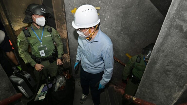 宏福苑居民獲安排上樓執拾 卓永興視察承諾滿足居民訴求