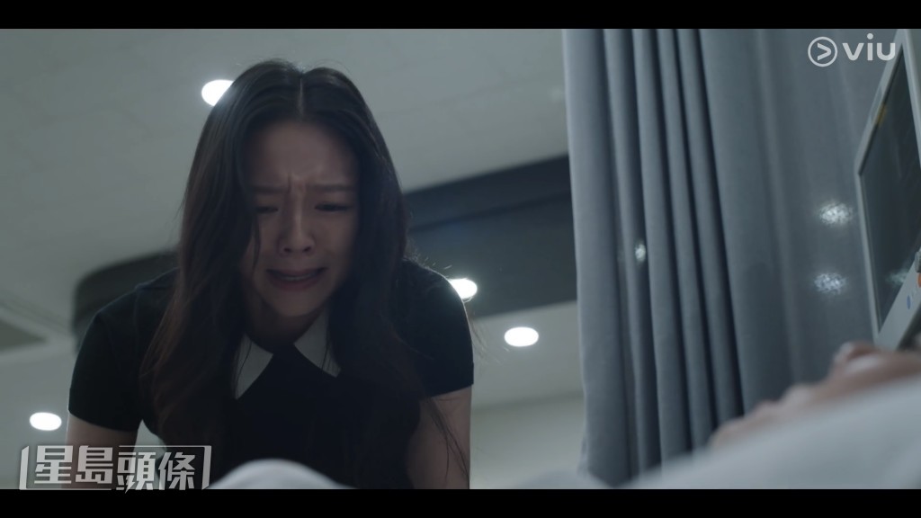 韓娜賢（李絮飾）看見二朗昏迷，情緒崩潰痛哭。