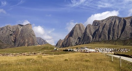 台灣旅行團甘肅甘加草原發生交通意外 造成1死12傷