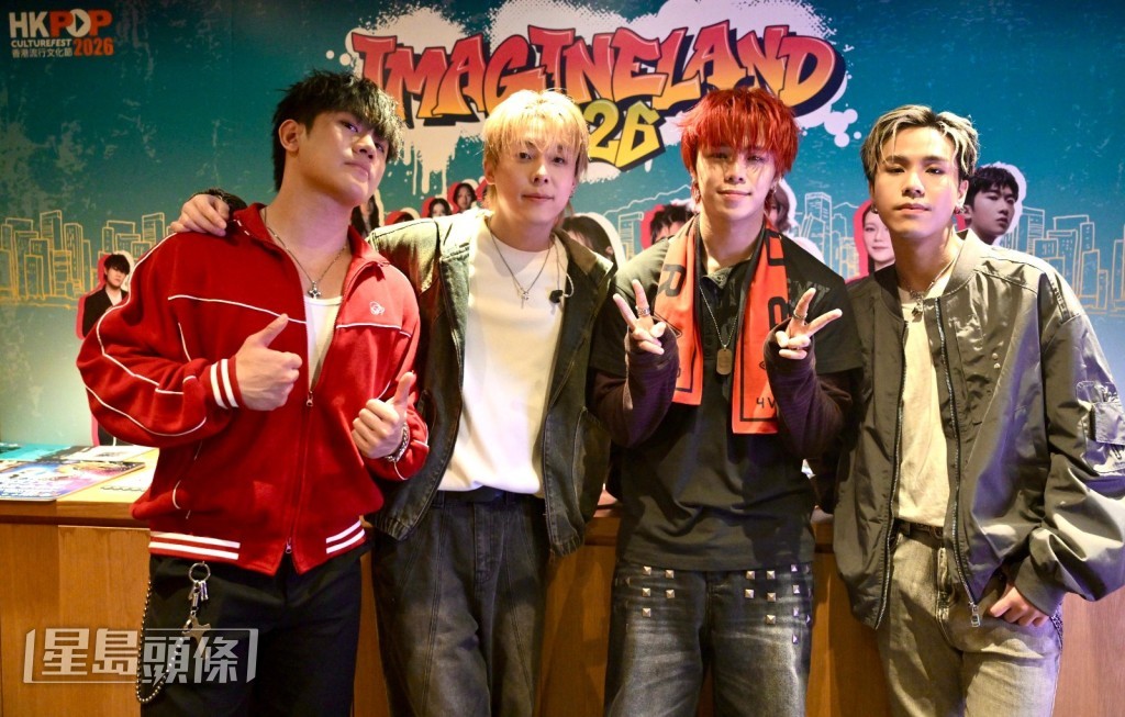 ROVER登場時引起女粉絲尖叫，他們感恩能在維港美景前再次表演。