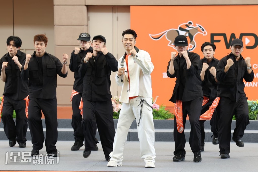 被問到會否考慮成為馬主，他直言現階段未有計劃，笑言要專心養家。