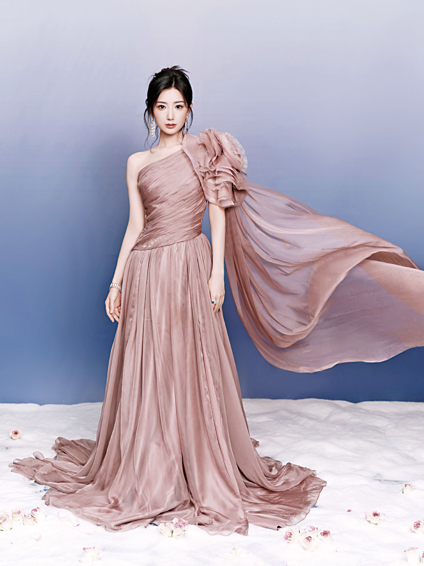 毛曉彤外型甜美，氣質出眾。網上圖片