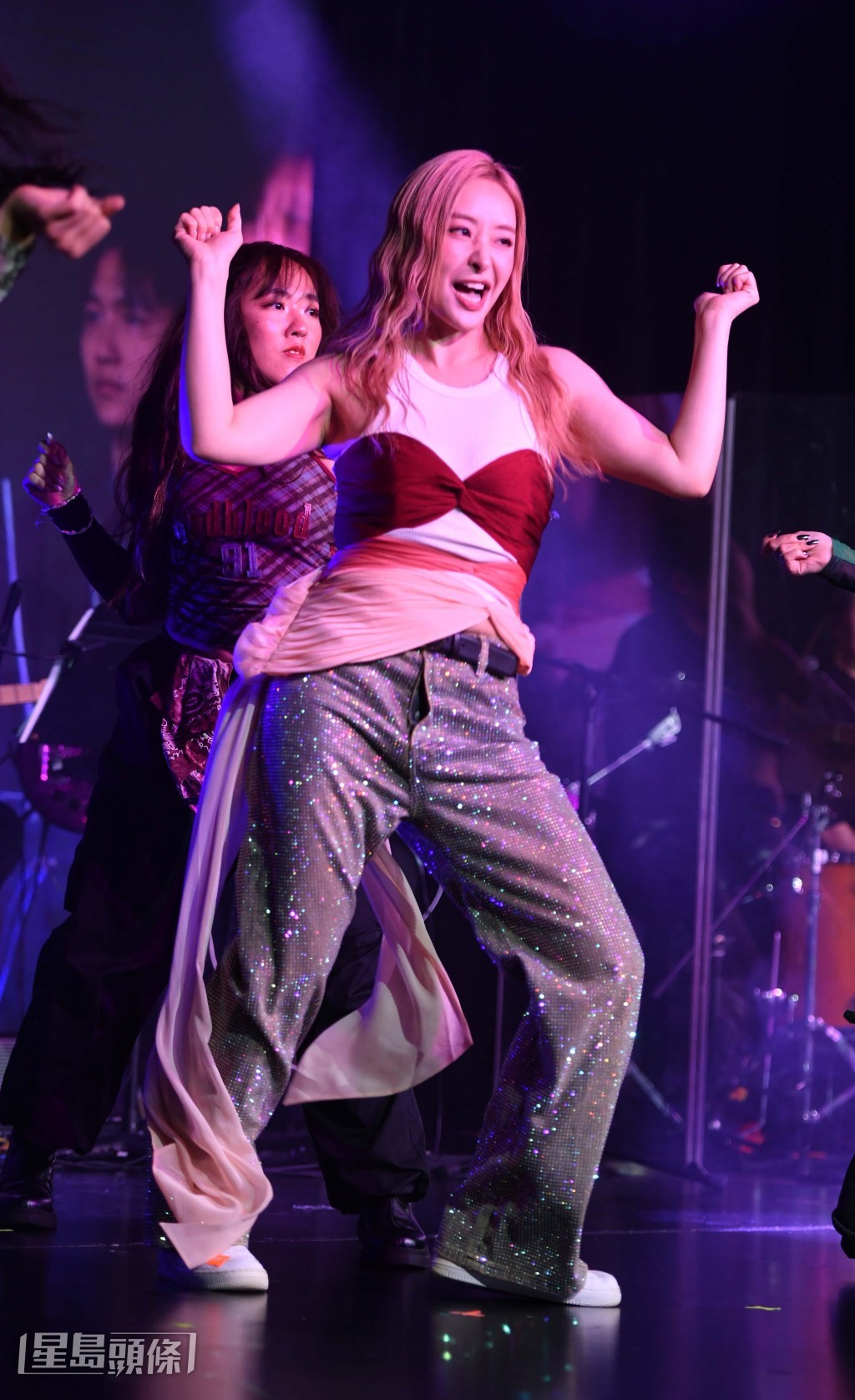 她說綵排時可以慢慢來，但正式演出又跳又唱，非常考驗體力，是一次很好的經驗。