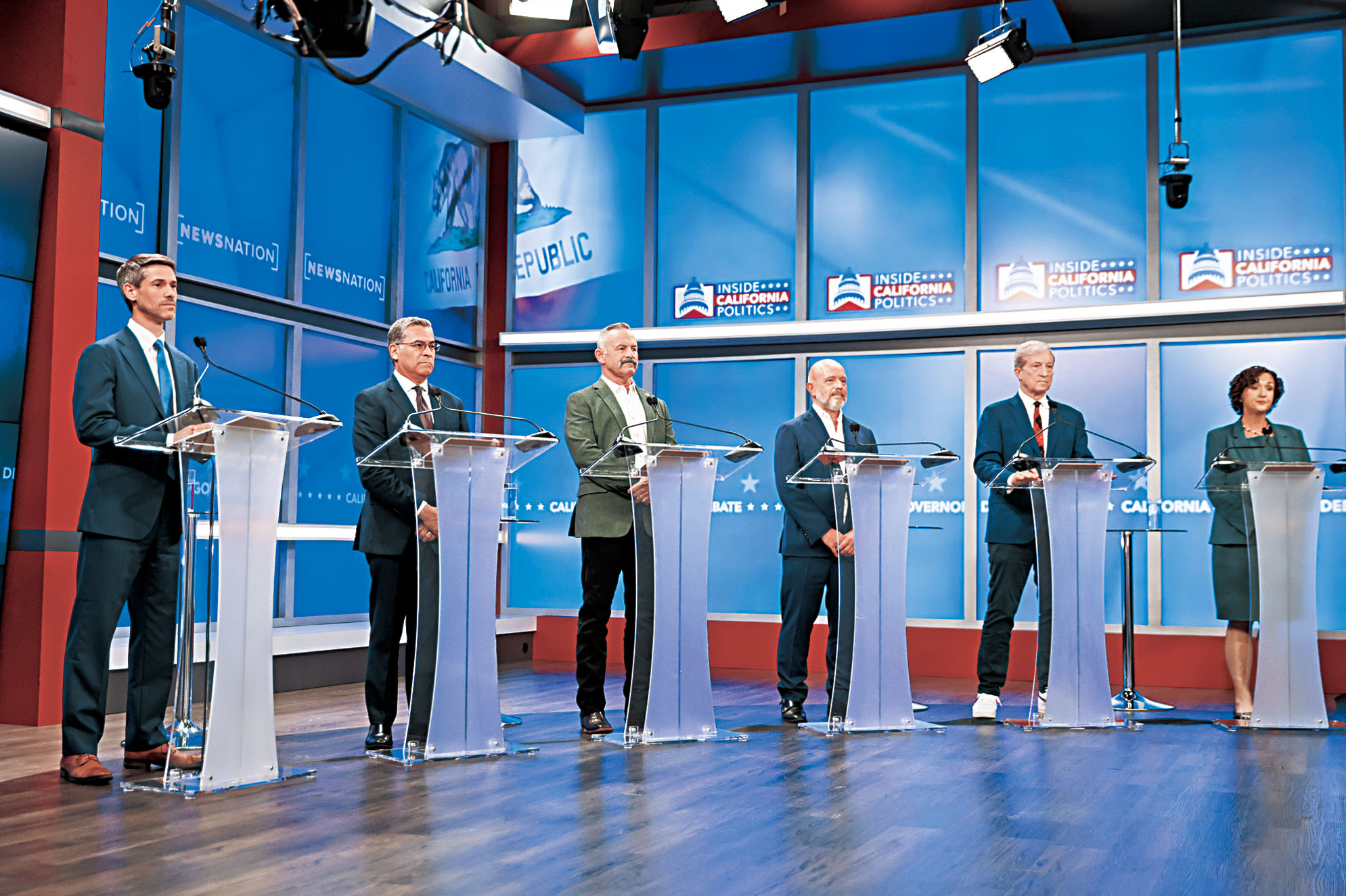 加州州長選舉參選人馬漢（左起）、貝塞拉、比安科、希爾頓、斯泰爾及波特4月22日出席州長選舉辯論。美聯社