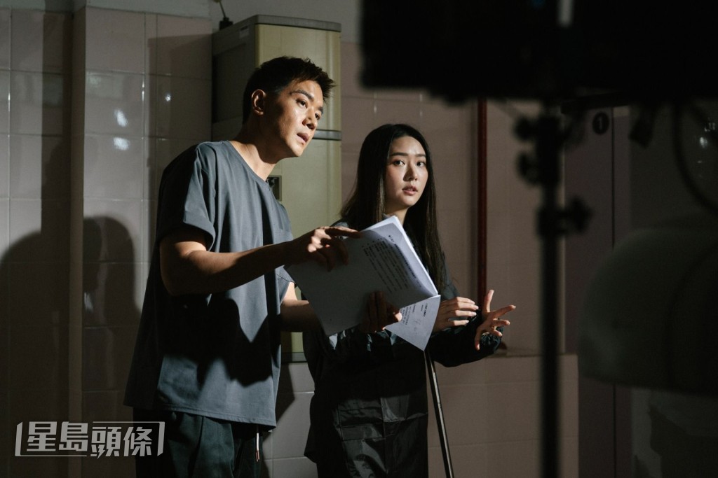 Joey 近期忙於舞台劇，仍抽空參與演出，可見二人友情深厚。