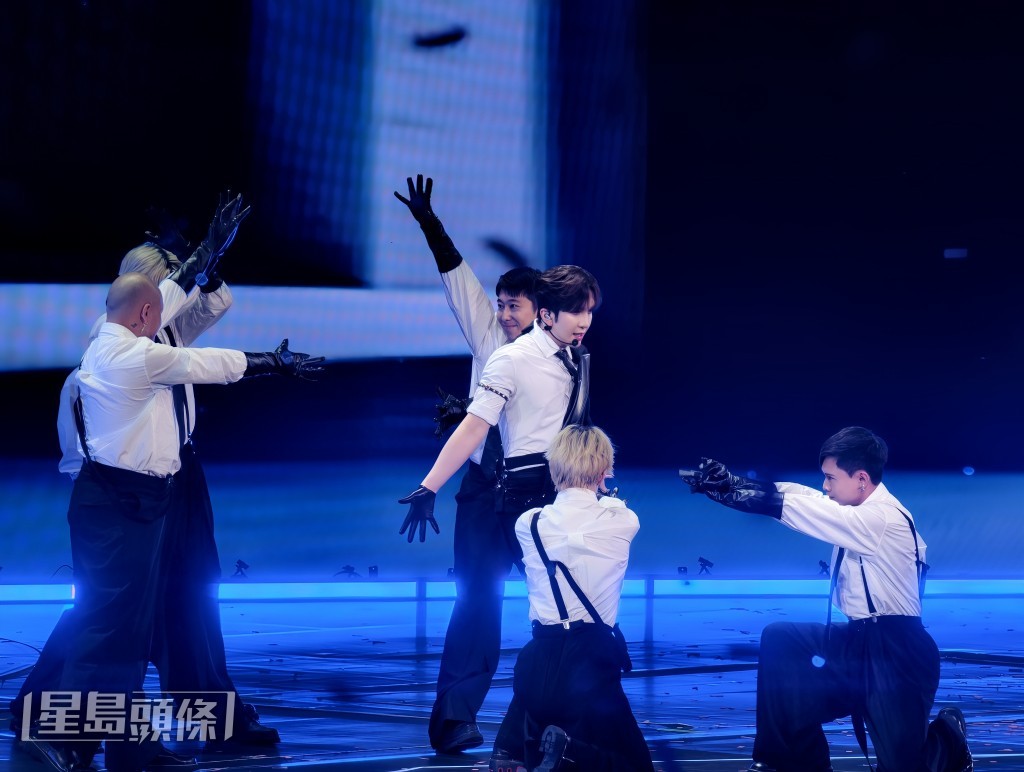 Anson Lo表演了《Charisma》及《Heartbreaker》的歌曲串燒。