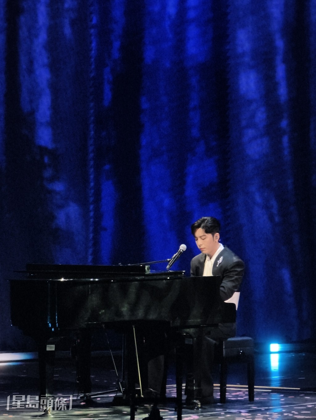 Edan稍後將會參與港版《悠長假期》的拍攝工作。