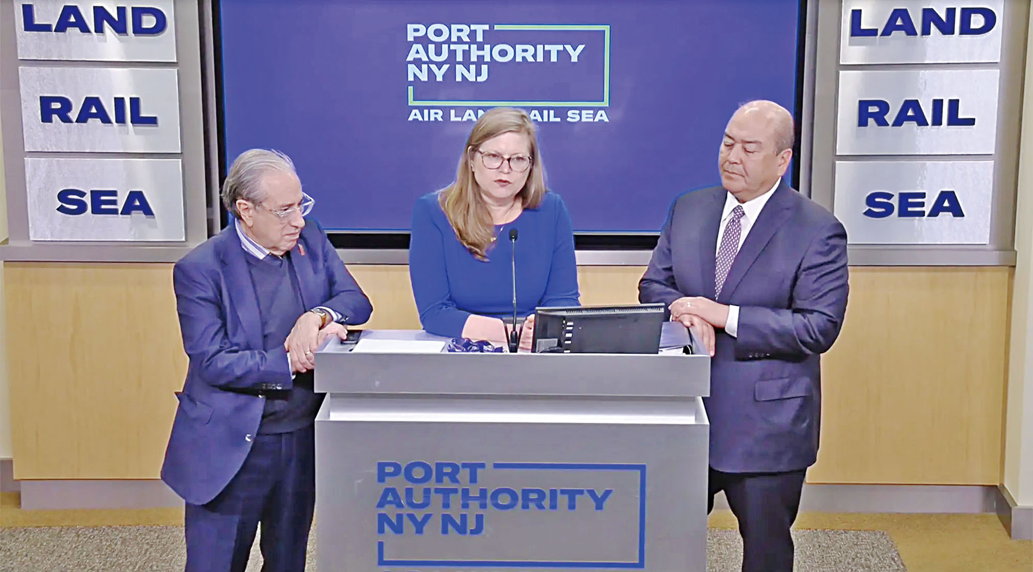 加西亞（中）警告，世界盃決賽周將把公共交通系統推向崩潰邊緣。 PANYNJ YouTube圖片