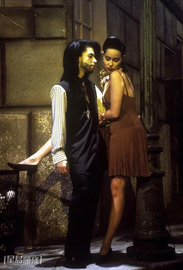 Jill Jones曾參與Prince專輯《1999》的和聲錄製工作。
