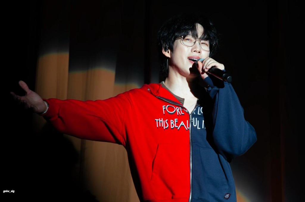 10cm在台上多次使用「加油」、「多謝」等廣東話。