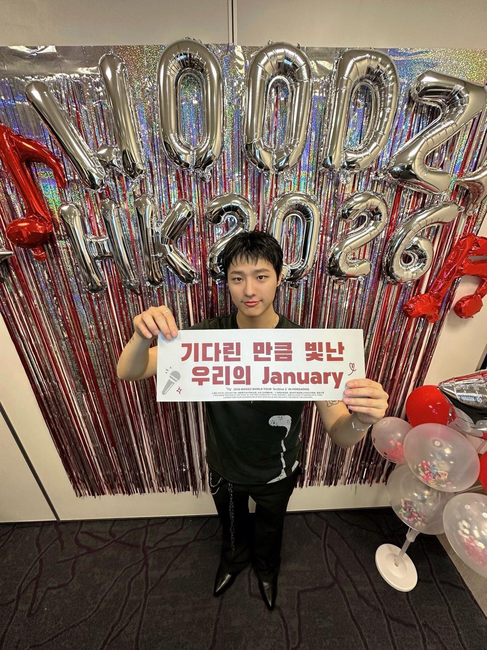 WOODZ分享11歲時來港，因不捨得導遊而哭着離開的往事。