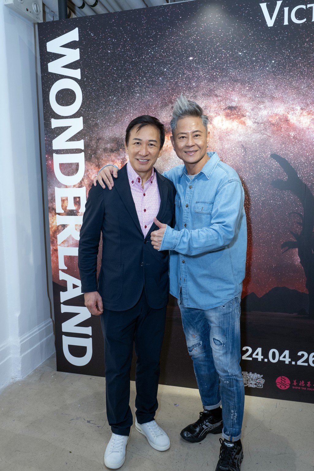 歌手蔡一傑現身展場。