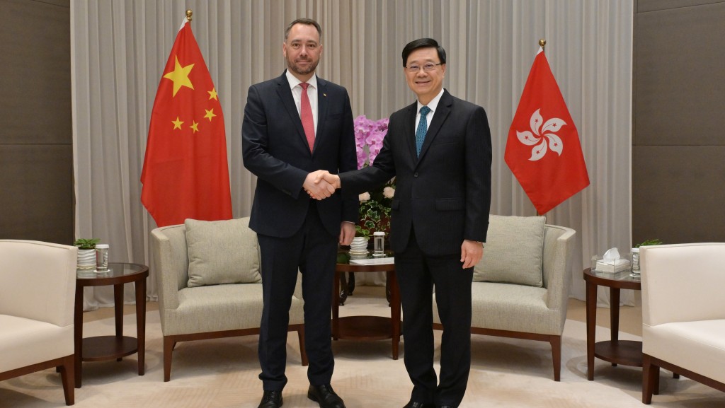 李家超會晤比利時副首相 歡迎科企進駐北部都會區及河套香港園區