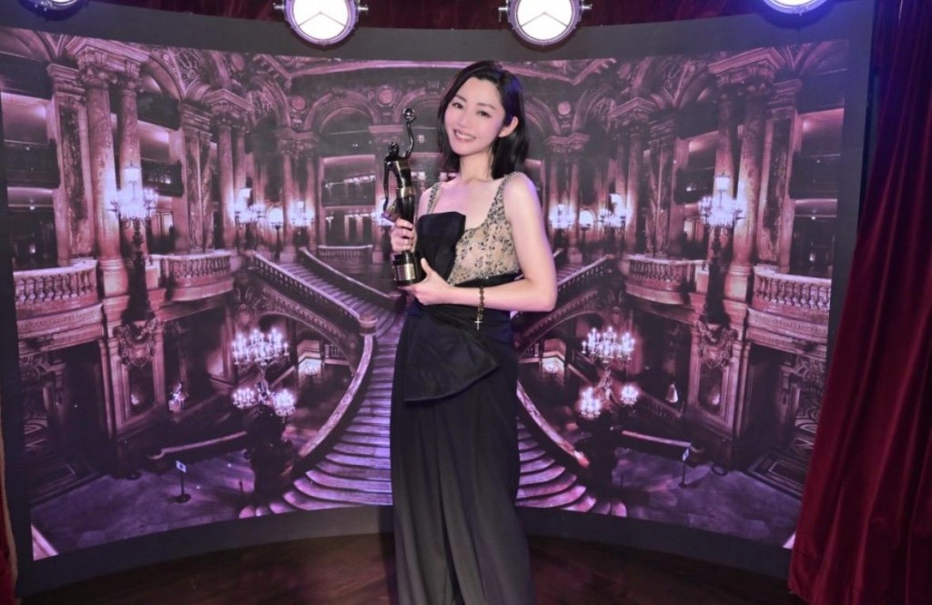 衛詩雅先憑《破·地獄》成為金像影后，翌年再以《再見UFO》獲最佳女配角獎。