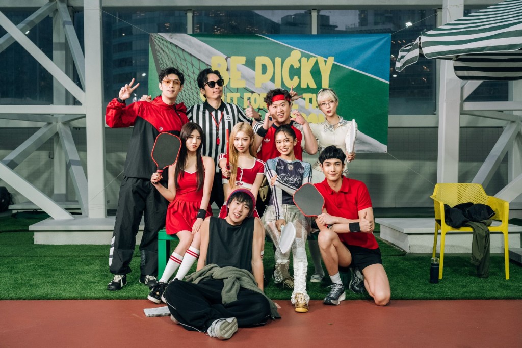 《PICKY》MV獲強尼、ERROR肥仔、關楚耀、VIVA兩位成員、楊天宇、Boris等好友參與拍攝。