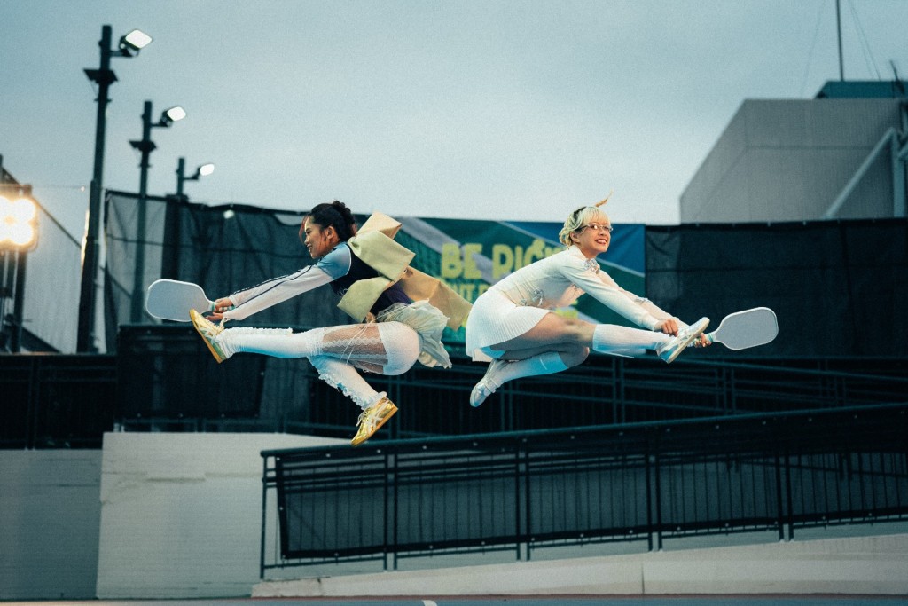 歌曲融合了K-Pop的精緻編曲架構與西方街頭的型格態度。