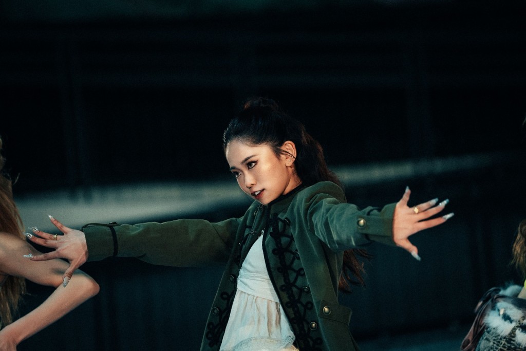 歌詞「I don’t swing for just anybody！」充分展現歌曲的鮮明態度。