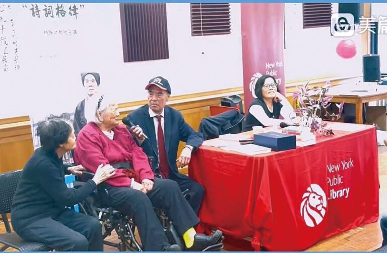 梅振才106嵗的老母親上台朗誦詩文， 大家都佩服她的記憶力。