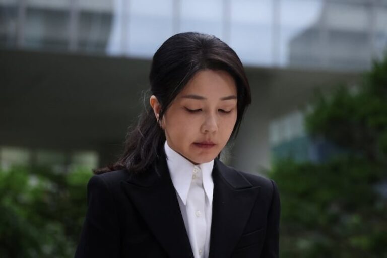 涉嫌操縱股價及受賄案，南韓前總統夫人金建希二審加監至4年