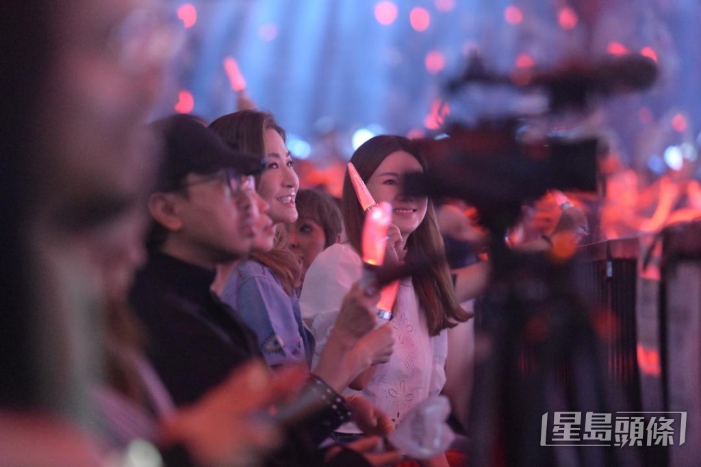 Kathy觀賞了草蜢演唱會的頭場演出。