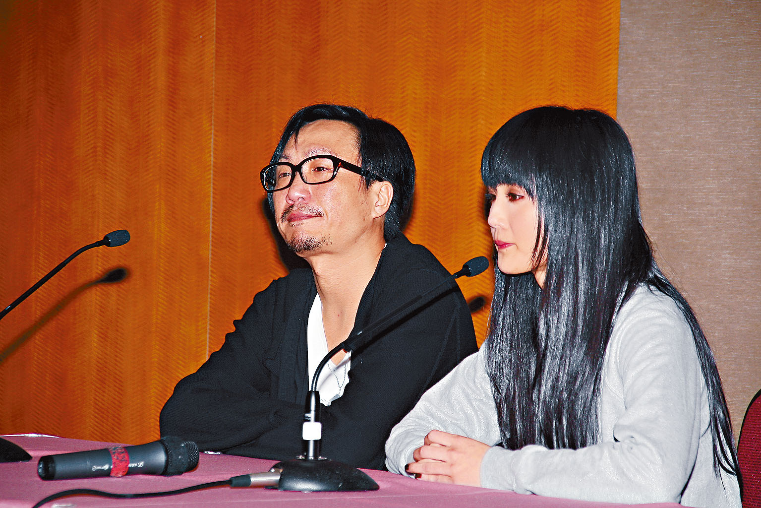 當年阿Sa與鄭中基開記者會宣布離婚，轟動全港。