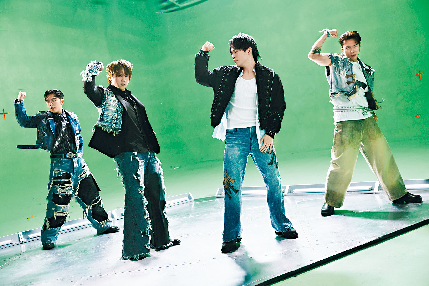 (左起)Edan、姜濤、Ian、Stanley挑戰新舞步。