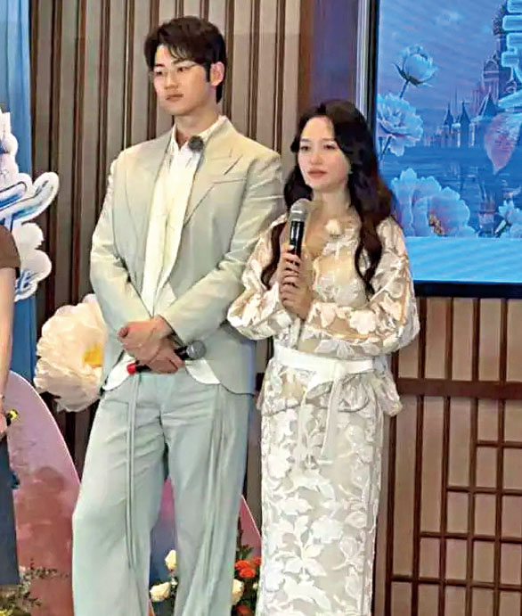 金莎和孫丞瀟27日合體亮相。網上圖片