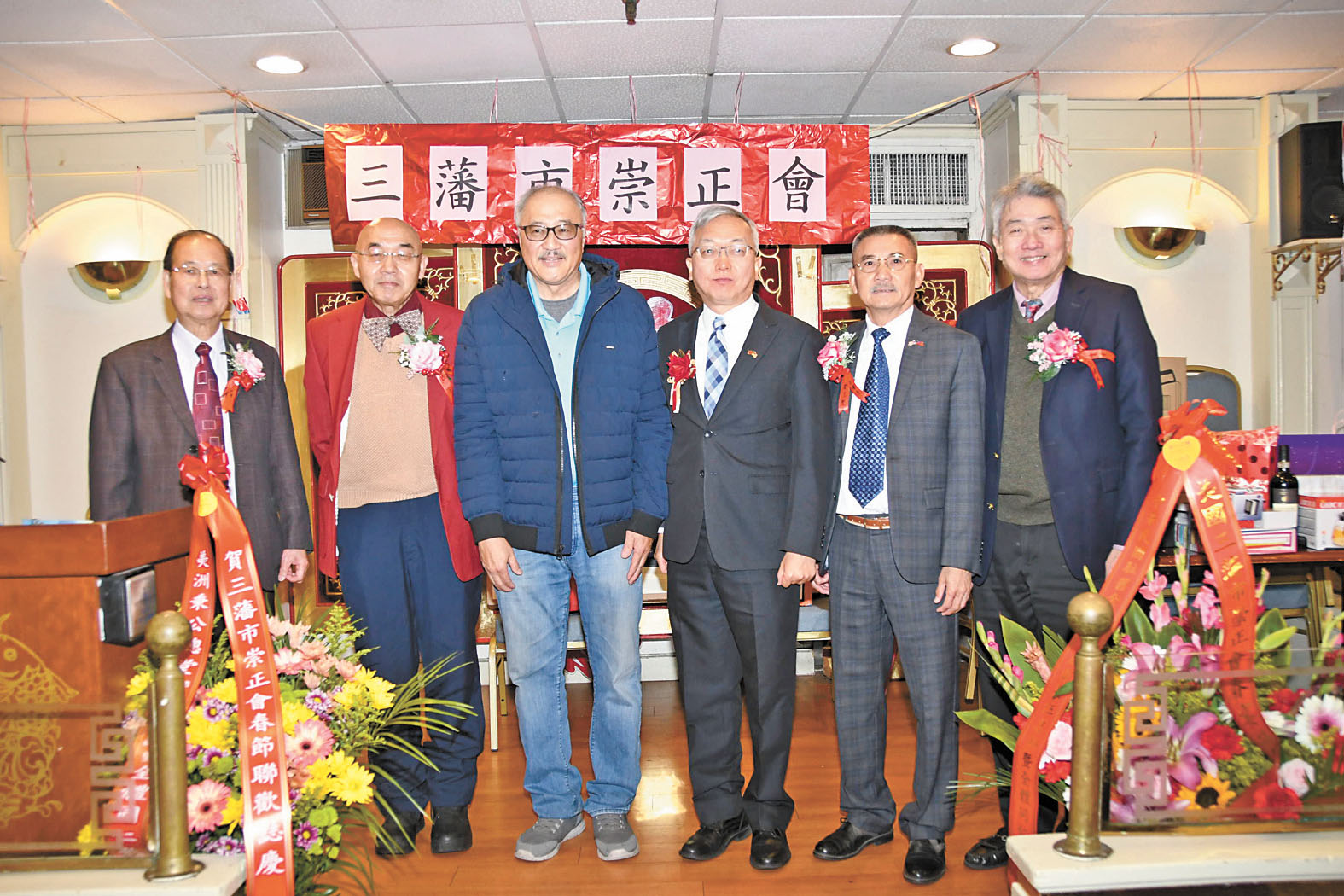 右起：陳燿顯、嚴志堅、朱永昌、余健全、黃宇、楊子超向嘉賓祝福迎接美好未來。譚國亮攝