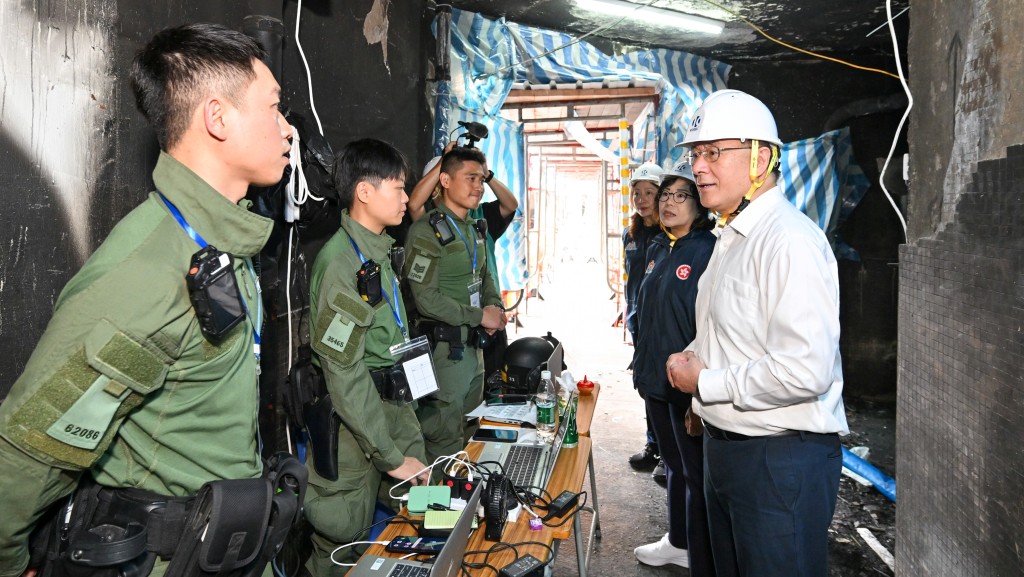 宏福苑居民分批上樓第十日 111戶順利返回單位 警方協助處理財物疑失