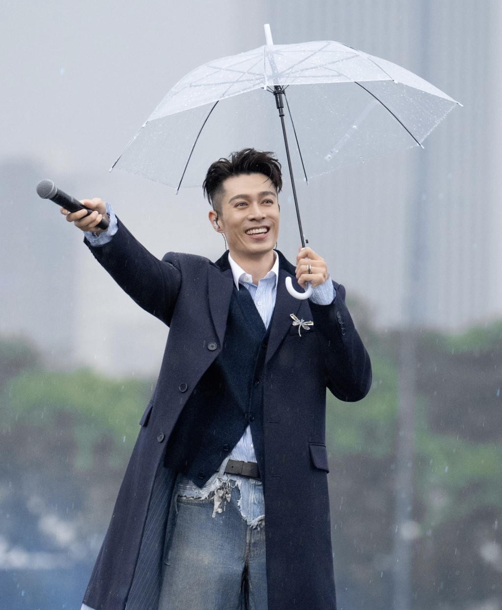 周柏豪演唱《宏願》、《夠鐘》及《我的宣言》。