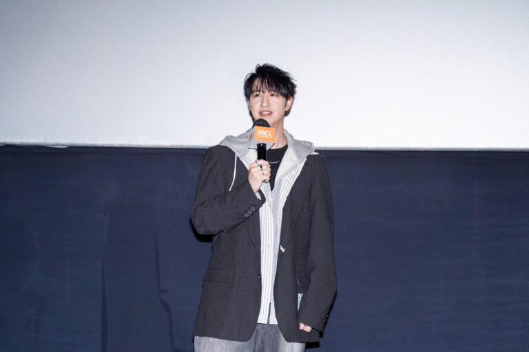 馮允謙新歌MV以戲院首播會友 逾百歌迷尖沙咀見證大銀幕震撼