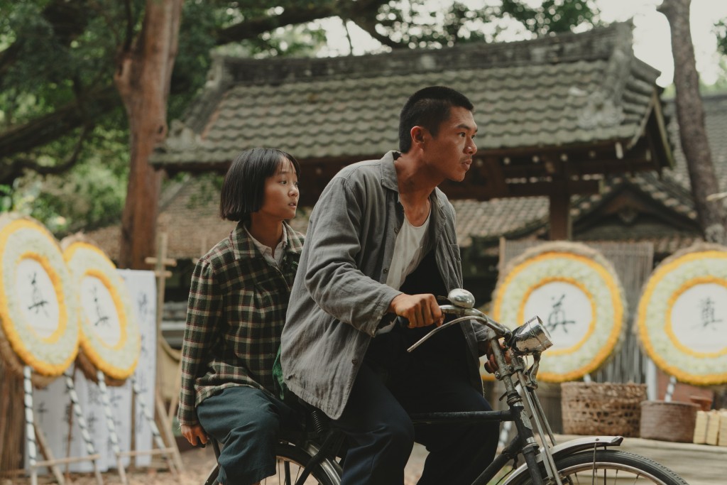 在《大濛》中，柯煒林飾演車伕，並與演員方郁婷合作。