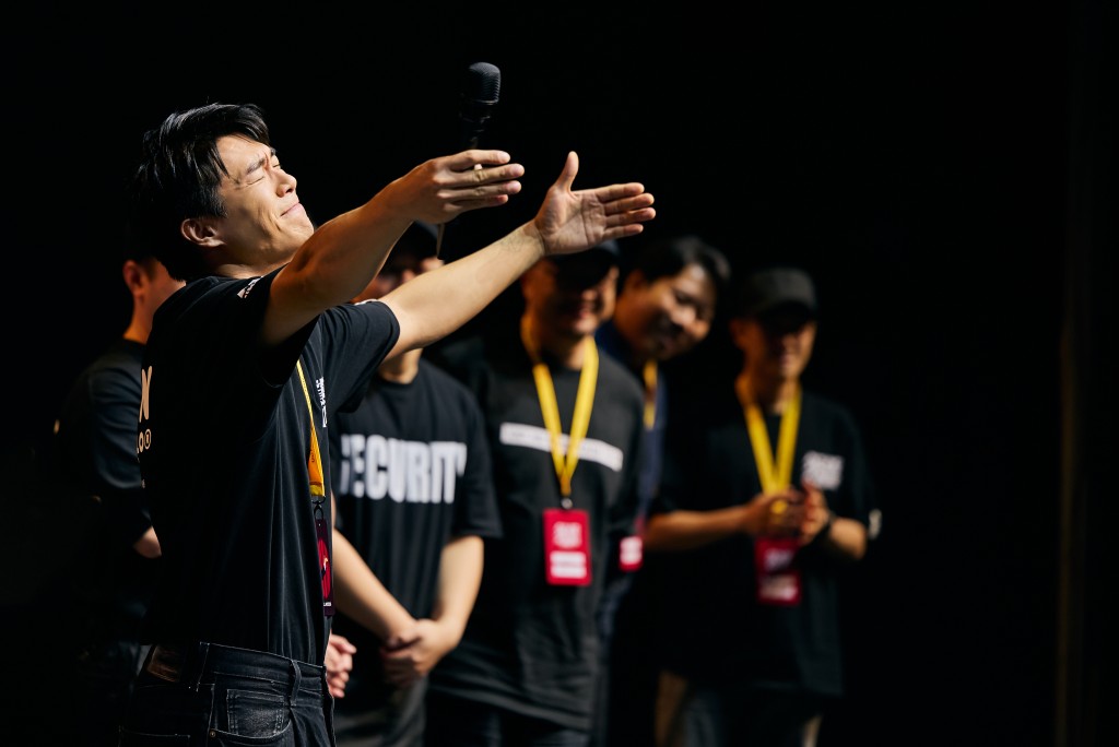 去年，正接受治療的柯煒林如願參與舞台劇《笨蕉大劇院》演出，謝幕時感觸哽咽。