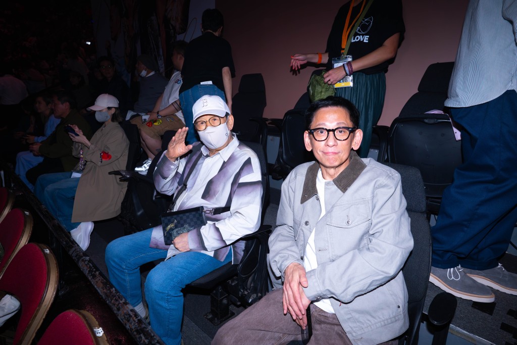 前輩胡楓亦是演唱會的座上客。