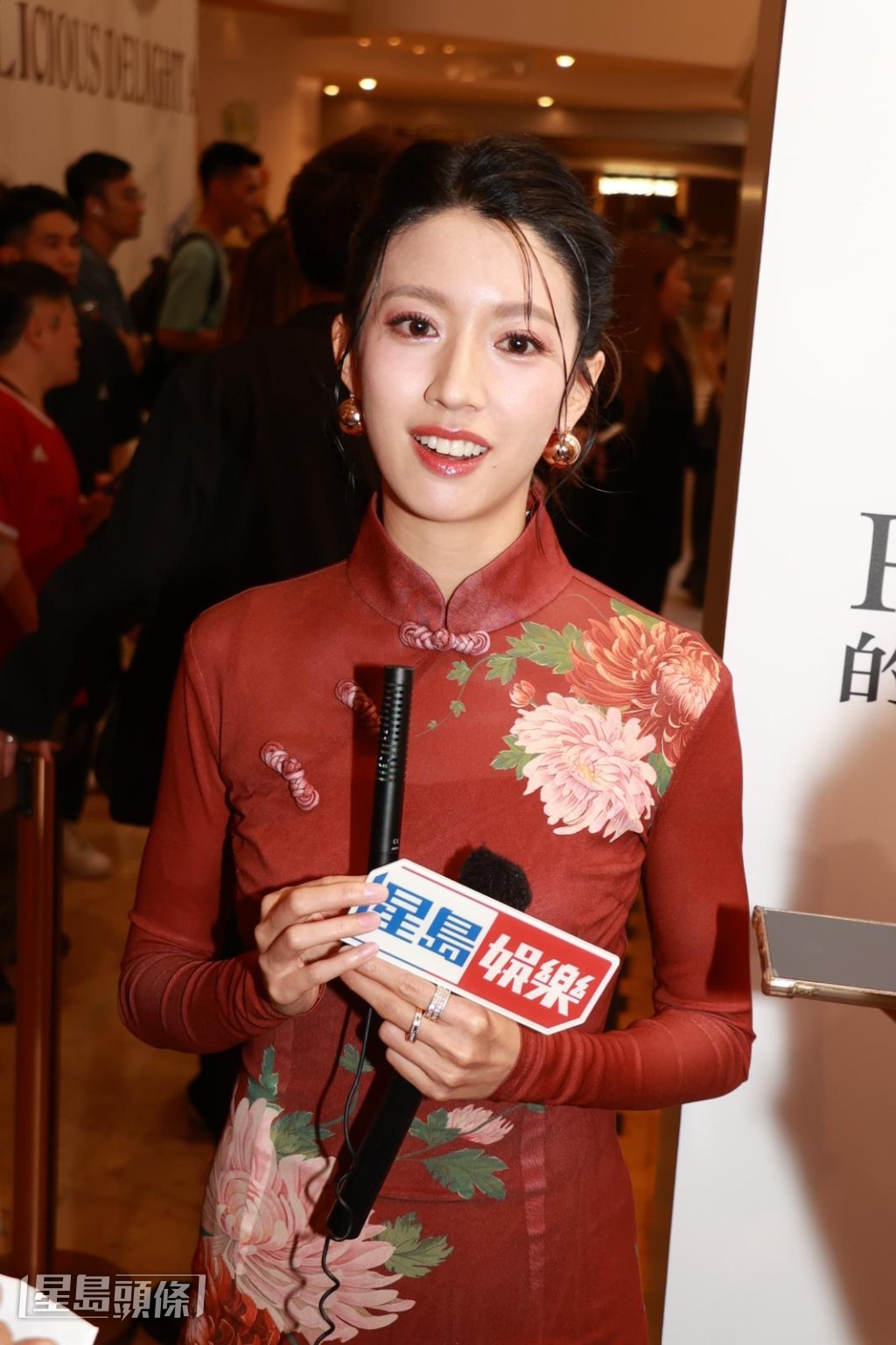 她展望將來在電影界發展，最渴望能與導演王家衛和張艾嘉合作。