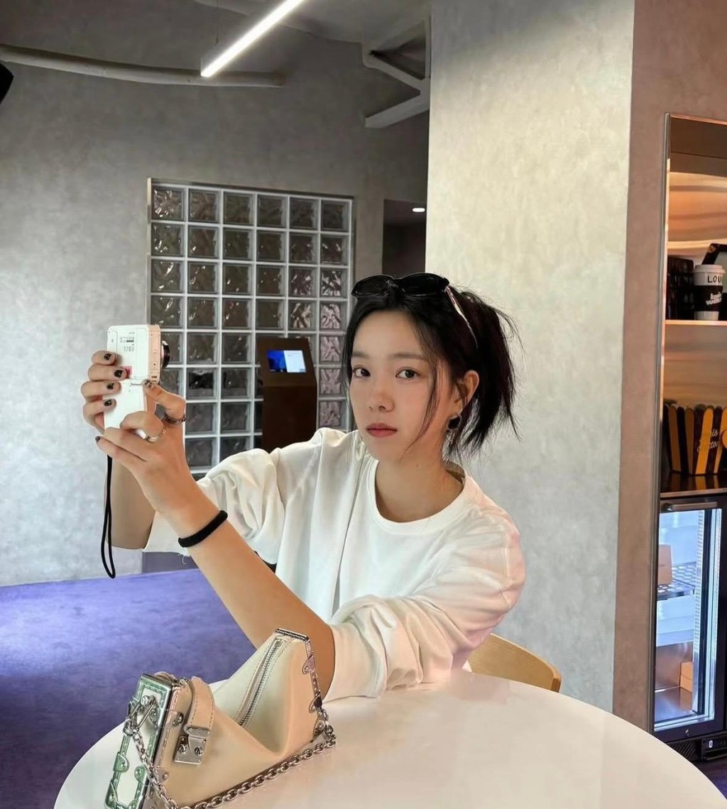 演員莊達菲現年25歲。