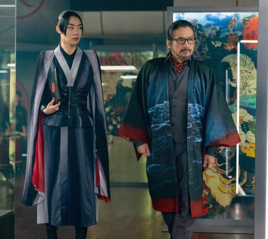 在《CAINE》中，澤山璃奈（右）為真田廣之（左）報仇，展開對甄子丹的追殺。