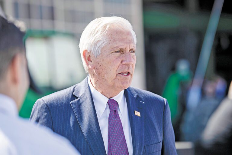 布萊克曼下戰書促辯論 轟胡楚政績劣阻撓預算
