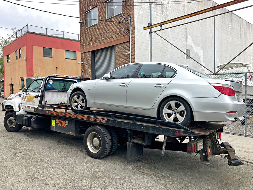 分局集中執法拖走多車。 圖片來源：109分局社交媒體賬戶X